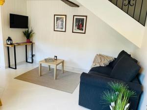 Ruang duduk di Gîte cosy à Chambly