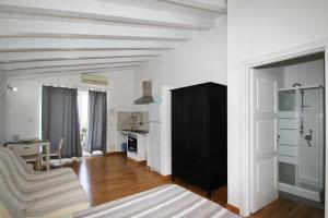 a living room with white walls and a white ceiling at La Gabbianella E Il Gatto in Acquedolci