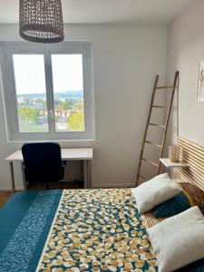 Een bed of bedden in een kamer bij Chambre privée dans un appartement partagé