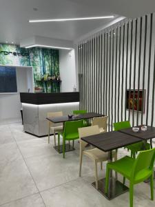 A television and/or entertainment centre at Hotel Giardinetto Al Sant'Orsola