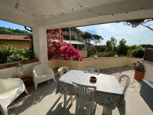 A balcony or terrace at Beach apartments Isola d'Elba