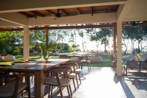 Restaurace v ubytování Niketh Villa Komari Arugambay