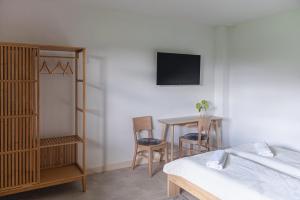 Televízia a/alebo spoločenská miestnosť v ubytovaní Apartamenty Przystanek Grapa