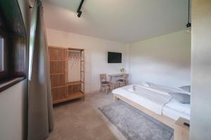 Posteľ alebo postele v izbe v ubytovaní Apartamenty Przystanek Grapa