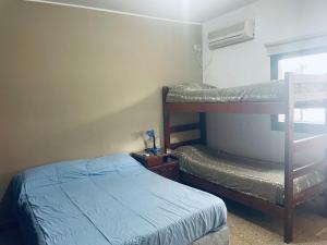 Двухъярусная кровать или двухъярусные кровати в номере Reposar C