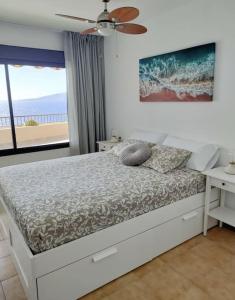 a bedroom with a bed with a view of the ocean at Ocean view apartment with terrace in Radazul