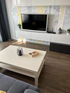 TV i/ili multimedijalni sistem u objektu Apartment Marvi