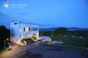 an aerial view of a white house with a yard at The South-Dawn in Hengchun