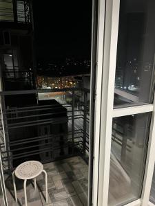 a balcony with a chair and a view of a city at Апартаменти Люкс 4 in Khmelnytskyi