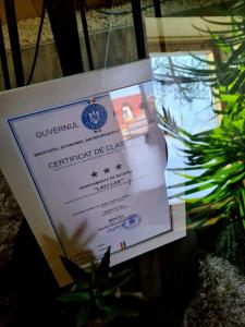 Πιστοποιητικό, βραβείο, πινακίδα ή έγγραφο που προβάλλεται στο Laci Lak