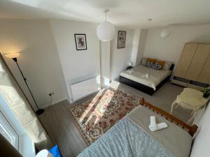 an aerial view of a living room with a bed at Enormous Family Flat (7 guests) in London