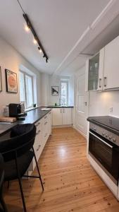 Kuchyň nebo kuchyňský kout v ubytování Carolinas Apartments - Gammelmønt 1