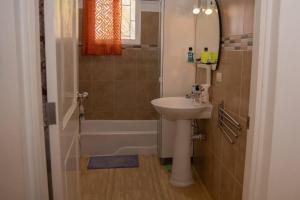 a bathroom with a sink and a toilet and a tub at Villa Caribe in Bayahibe