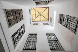 セビリアにあるLa Suite de Rubensの大きな窓のある空間