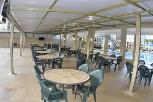a cafeteria with tables and chairs and a pool at APT. 2/4 - Prive das Thermas I - 7 piscinas termal - Apclube Tur in Caldas Novas