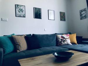 Χώρος καθιστικού στο S8 Luxury 2 Room Apt OldTown - Foodstore, Crib, BabyChair, Netflix, PC Screen, UnlimMusic +29 φωτογραφίες