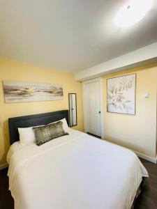a bedroom with a large white bed with a pillow at Garden home in Victoria -Beautiful home in Victoria in Victoria