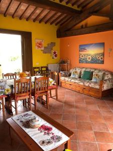 a living room with a couch and a table at Country House Girasole Crete Senesi Vakantie Huis in Asciano