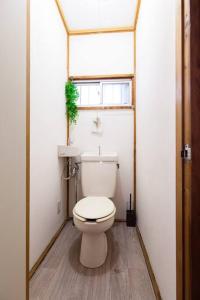 Ένα μπάνιο στο ジブリ美術館徒歩10分　三鷹駅近　最大５名　暮らすように泊まる【MITAKA WOOD ROOM】