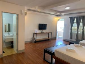 TV a/nebo společenská místnost v ubytování MAMORI HOTEL