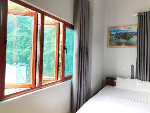 Giường trong phòng chung tại Nhà Nghỉ Sơn Lâm - Ba Bể lake Best view