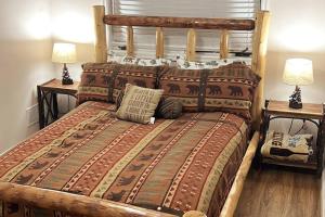 Postel nebo postele na pokoji v ubytování Magical Waterfront with 4-Season fun in Ski Resort + 96 fotografií