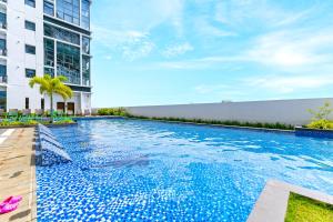 Piscina di Mactan Newtown - New Modern Condo with Ocean View o nelle vicinanze