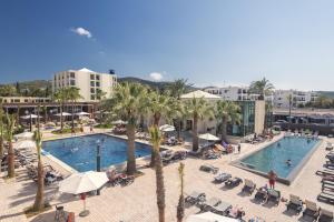Bazén v ubytování Occidental Ibiza nebo v jeho okolí