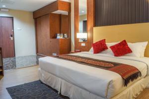 Postel nebo postele na pokoji v ubytování Hotel Pen Mutiara