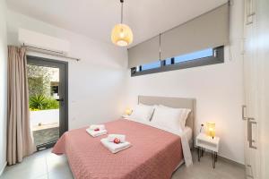 Ένα ή περισσότερα κρεβάτια σε δωμάτιο στο Beachfront luxury villa with Stunning views 2bedroom WiFi