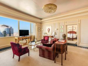 TV a/nebo společenská místnost v ubytování Mövenpick Hotel Al Khobar