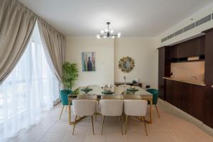 a kitchen and dining room with a table and chairs at INA HOMES - 2BHK Residences Tower 1 in Dubai
