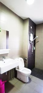 a bathroom with a toilet and a sink at Oasisstay 3 Bedrooms Apartment Bangi Sentral in Kampong Sungai Ramal Dalam