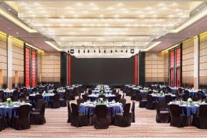 a large banquet hall with tables and chairs at Le Méridien Qingdao l Instagrammable l CBD l Nearby seaside,nearby May 4th Square in Qingdao +74 photos