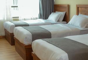 Rúm í herbergi á Hotel Gulmohar