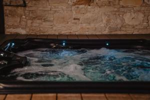 Fotografie z fotogalerie ubytování The Stonehouse Suites with Private Bath Spas v destinaci Limassol