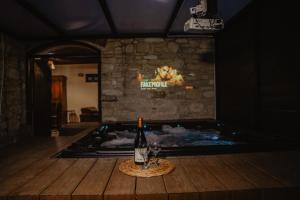 Fotografie z fotogalerie ubytování The Stonehouse Suites with Private Bath Spas v destinaci Limassol