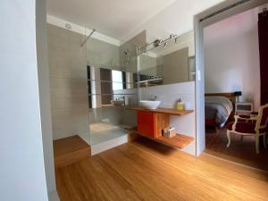 Kuchyň nebo kuchyňský kout v ubytování chambre privée chez l'habitant