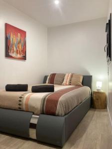 a bedroom with a bed in a room at Appartement centre historique in Albi