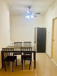 Fotografie z fotogalerie ubytování Landed 3BR near Bangi Wonderland - Wi-Fi, Netflix v destinaci Kajang