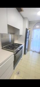 a kitchen with a stove and a stove top oven at شاطئ البحر Durrah Al Arus in Durat Alarous