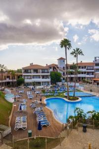 Bazén v ubytování FOREST FLAT - big heated pool, terrace, tv channels, golf courses nebo v jeho okolí