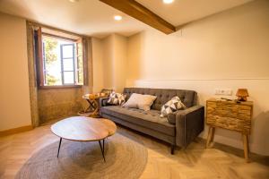 a living room with a couch and a table at hostal Nomade Santiago in Santiago de Compostela