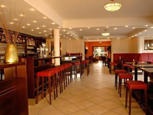 Lounge nebo bar v ubytování Moselstern Parkhotel Krähennest