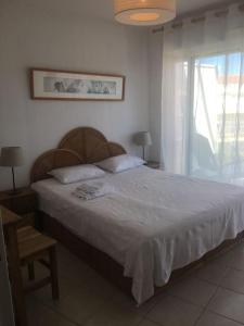 Lova arba lovos apgyvendinimo įstaigoje Frontignan: appartement en front de mer avec vue