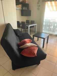 Svetainės erdvė apgyvendinimo įstaigoje Frontignan: appartement en front de mer avec vue