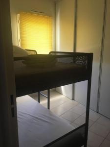 Lova arba lovos apgyvendinimo įstaigoje Frontignan: appartement en front de mer avec vue