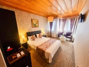 Postel nebo postele na pokoji v ubytování Eskibağ Butik Hotel