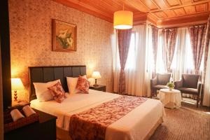 Postel nebo postele na pokoji v ubytování Eskibağ Butik Hotel