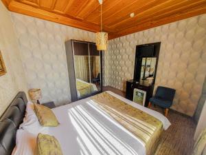Postel nebo postele na pokoji v ubytování Eskibağ Butik Hotel
